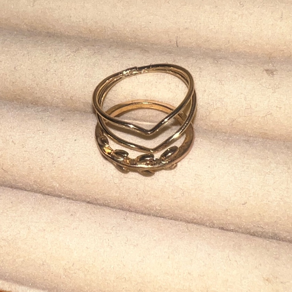 Stackable Gold Tone Leaf Ring Set Size 5/6 - Picture 6 of 6